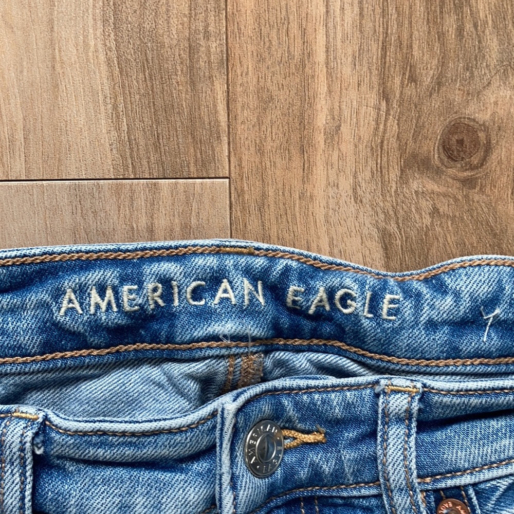 American Eagle Distressed Mom jean size 2 short - Picture 9 of 16
